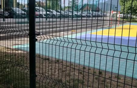 Vandalizem na ograji pri OŠ Cerknica 02 Foto Boštjan Otoničar.jpg